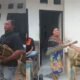 Manfaatkan Limbah Sawit, Bagikan Sapu Lidi Untuk Kebersihan Lingkungan